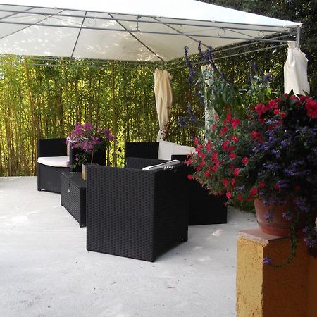 Les 3 Saisons Bed & Breakfast Cucuron Dış mekan fotoğraf